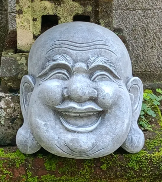 Mian - Big Buddha mask, 21cm H | cast stone 